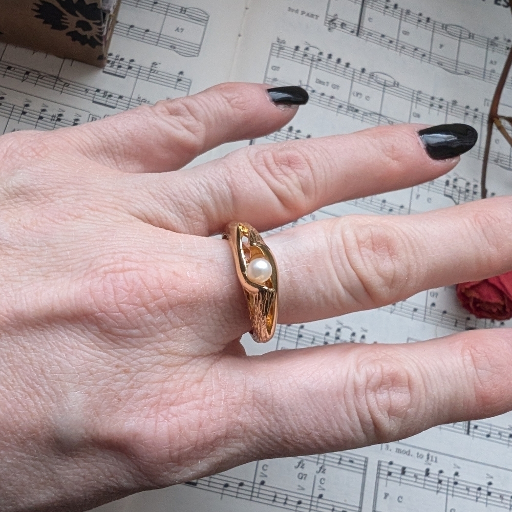 Vintage Gold Faux Pearl Statement Ring Size 7